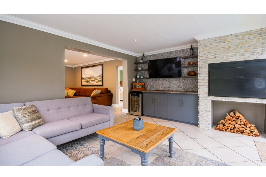 4 Bedroom Property for Sale in Heatherlands Western Cape
